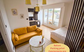 La Duché - Appartement neuf central, calme, vue sur les toits de Cherbourg et Parking, intendance Luxury Host